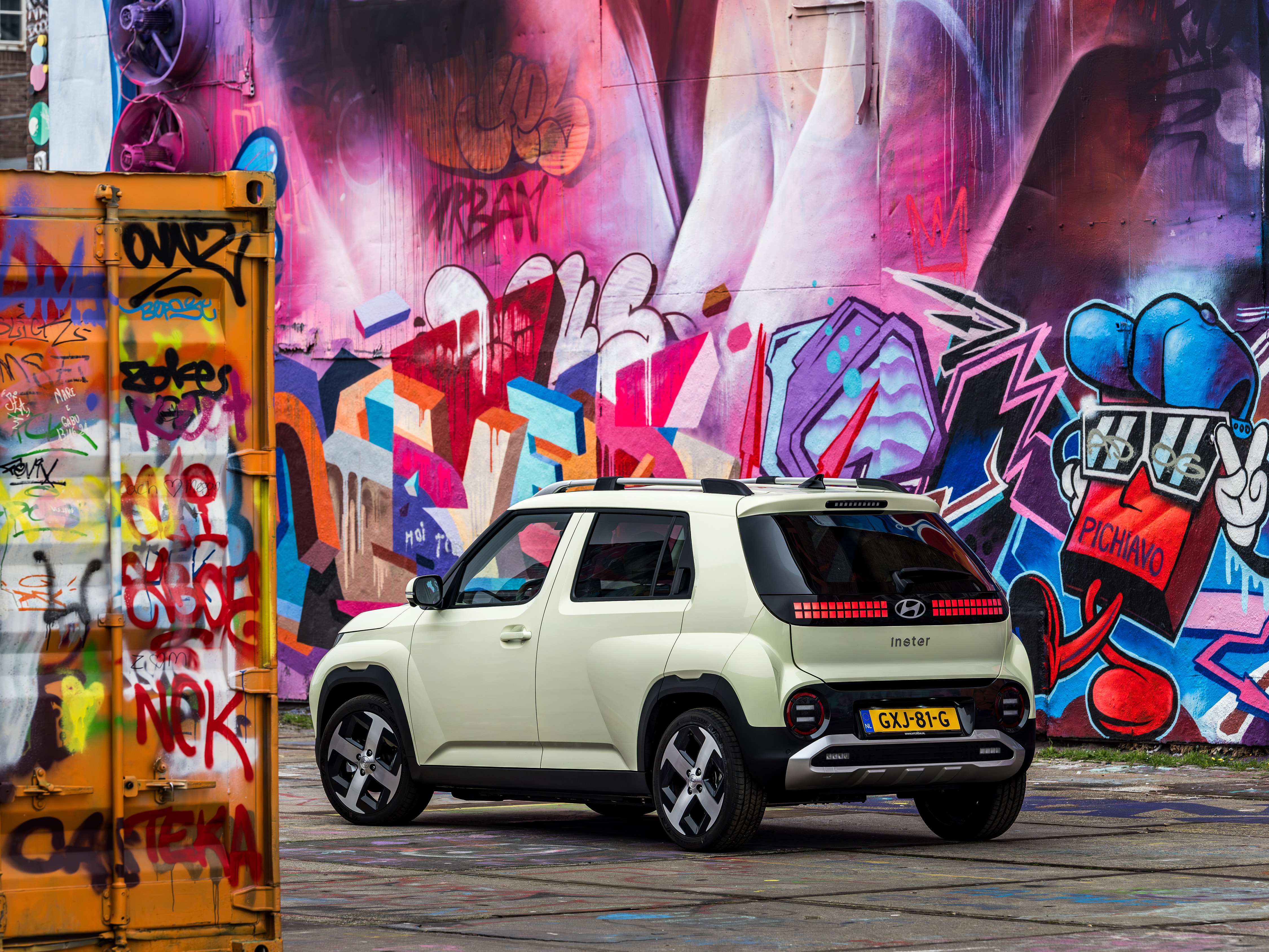 INSTER achteraanzicht