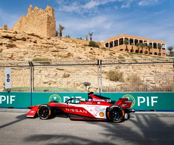 Nissan Formula E Team pakt poleposition en podiumplaats in E-Prix Diriyah