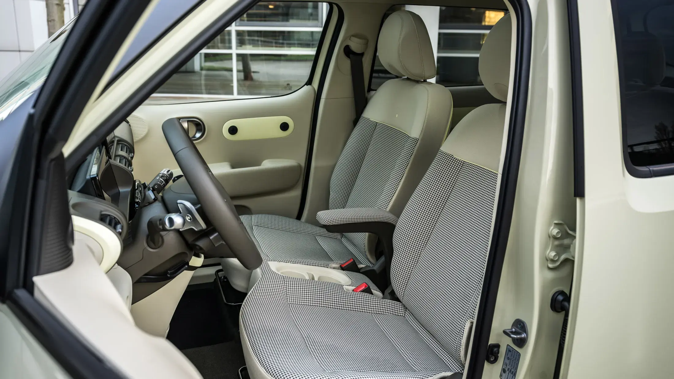 INSTER interieur