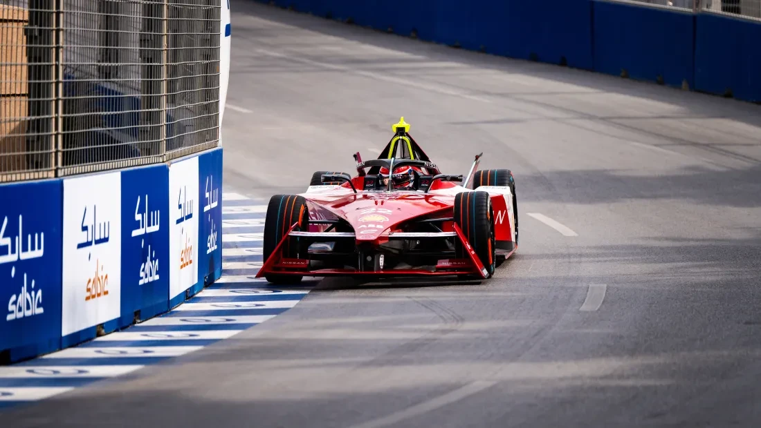 Nissan Formula E Team pakt poleposition en podiumplaats in E-Prix Diriyah